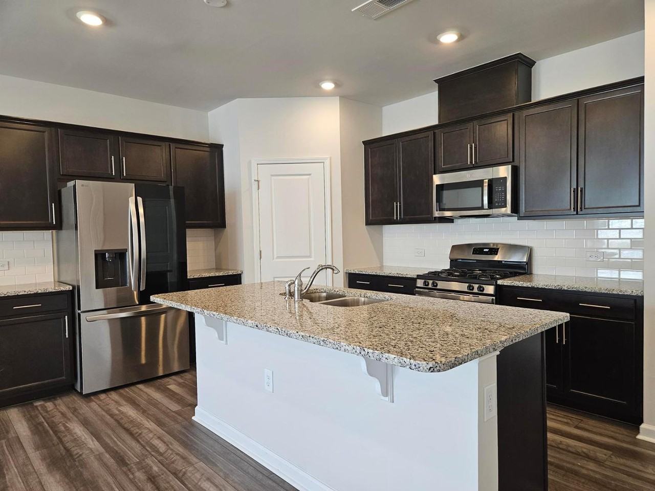 2250 Kasota Ln - Photo 3 of 28