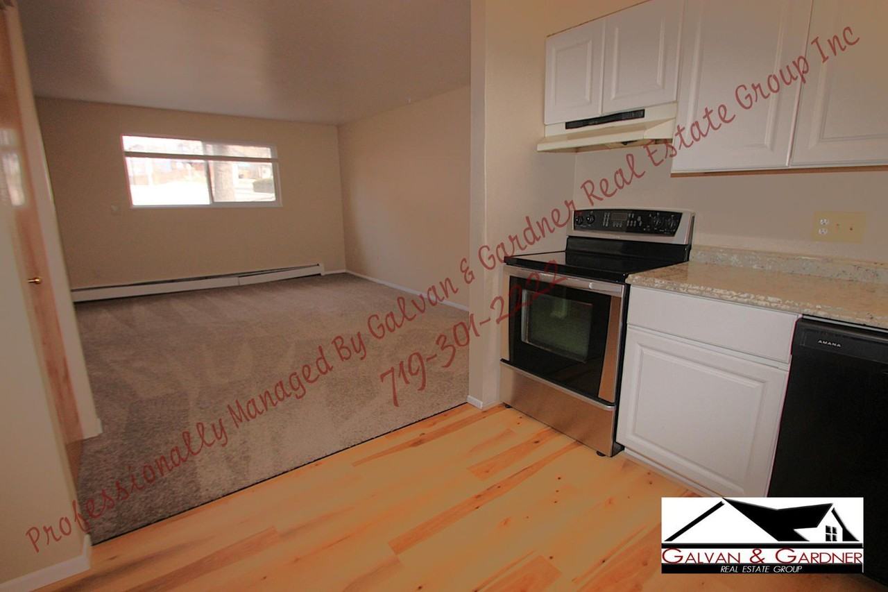 112 S Murray Blvd #1 - Photo 4 of 15