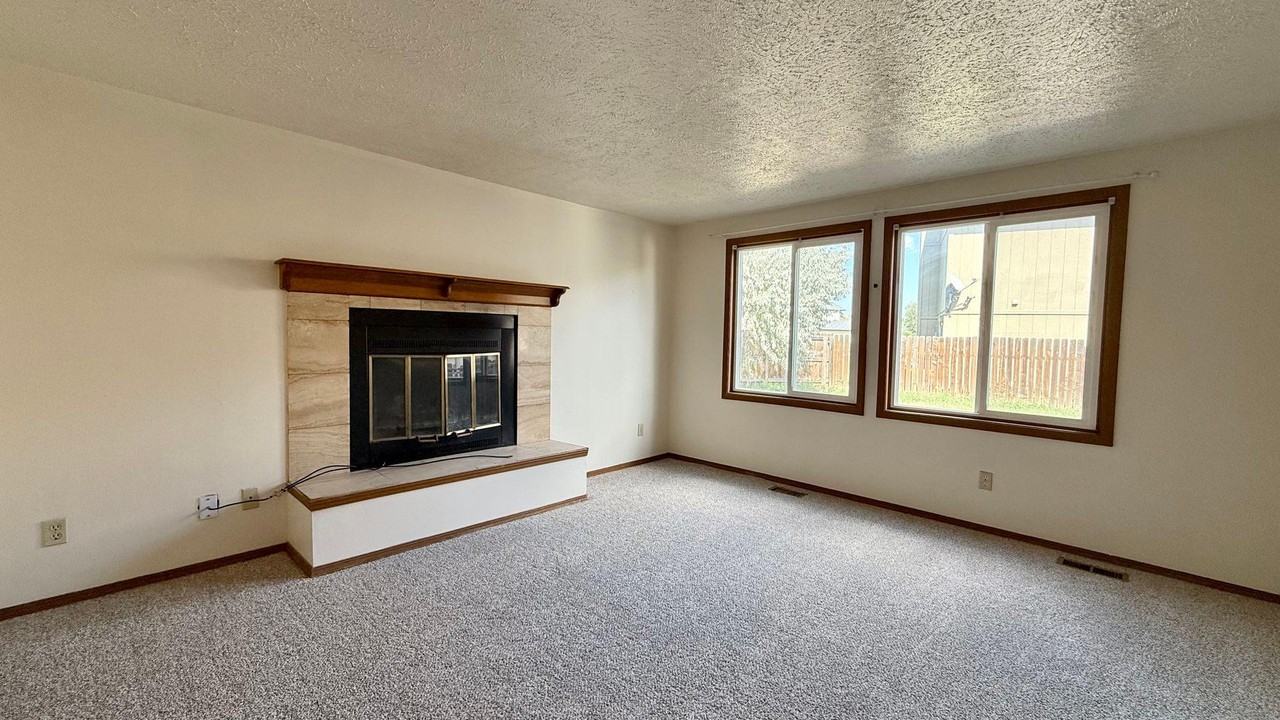 2080 Piros Dr - Photo 6 of 34