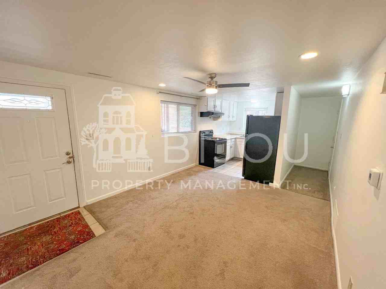 4418 N Chestnut St #B - Photo 4 of 17