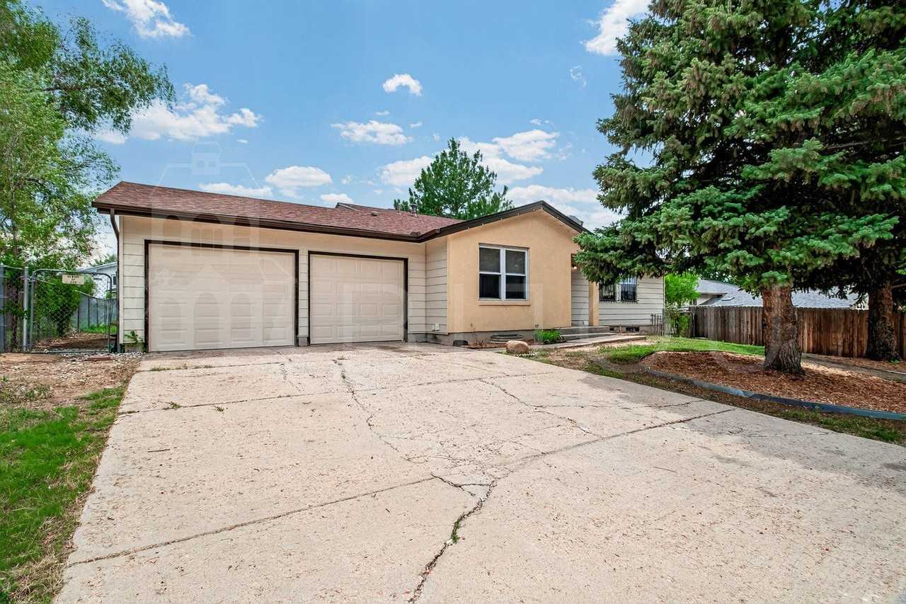 7305 Centennial St - Photo 5 of 35