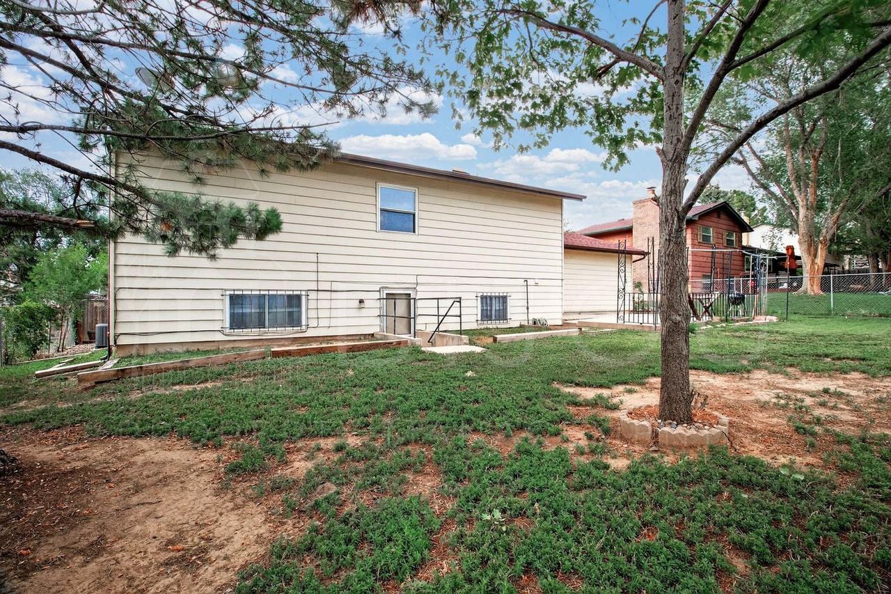 7305 Centennial St - Photo 7 of 35