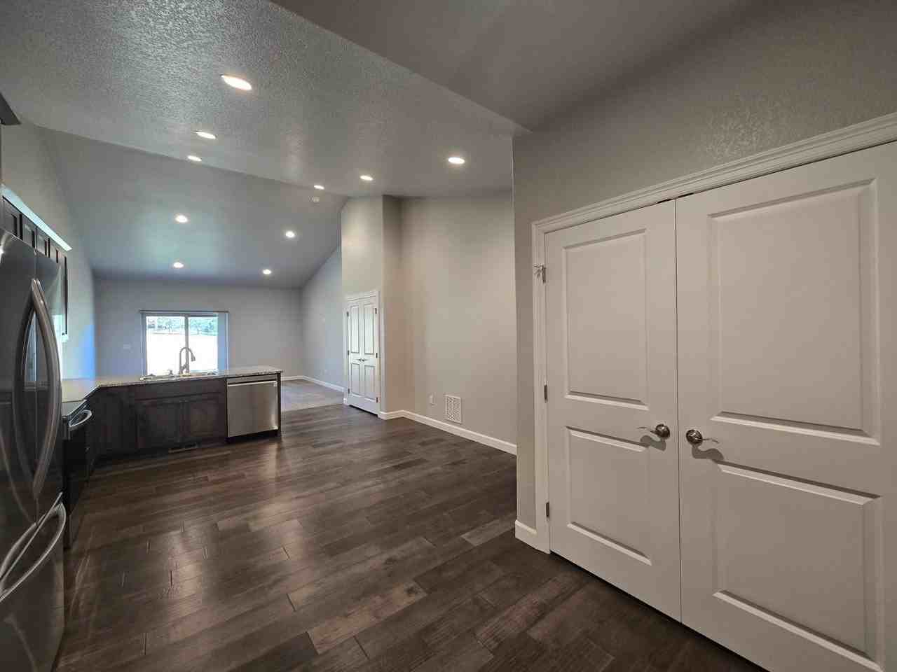 524 Brecken Ct - Photo 4 of 29