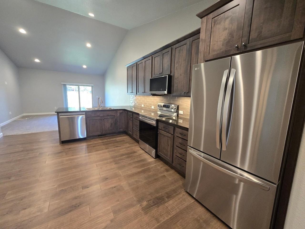 526 Brecken Ct - Photo 6 of 29