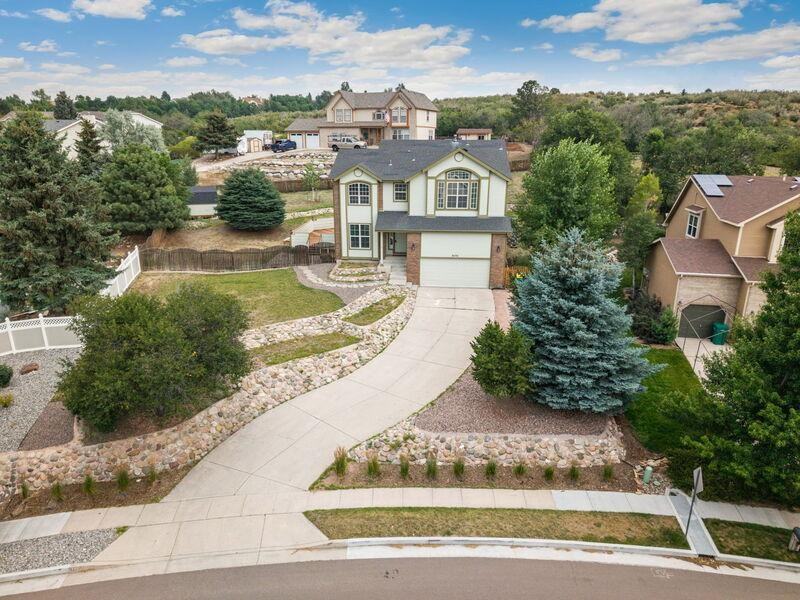 8175 Trafalger Dr - Photo 2 of 10