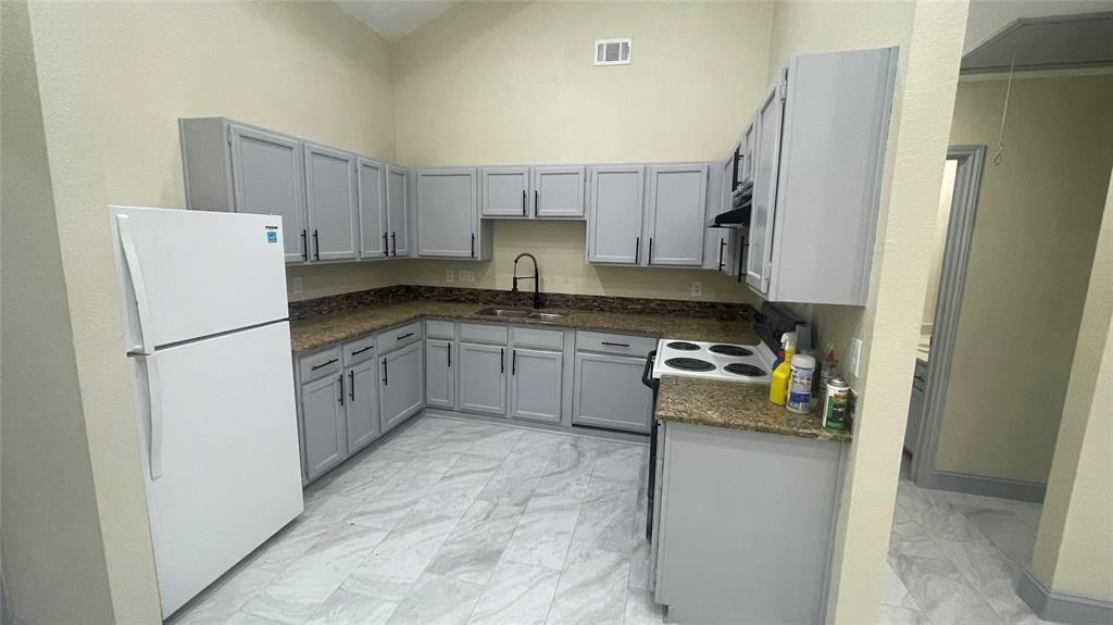 2208 Ember Lee Dr - Photo 2 of 17