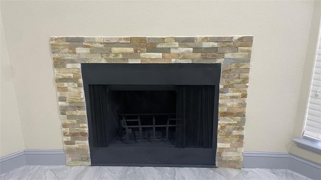 2208 Ember Lee Dr - Photo 3 of 17