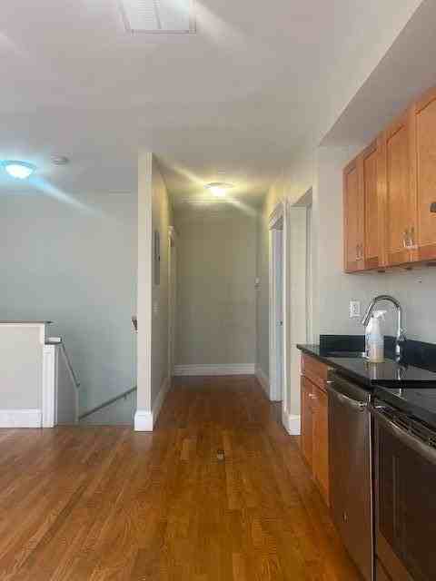 149 Franklin St - Photo 4 of 12