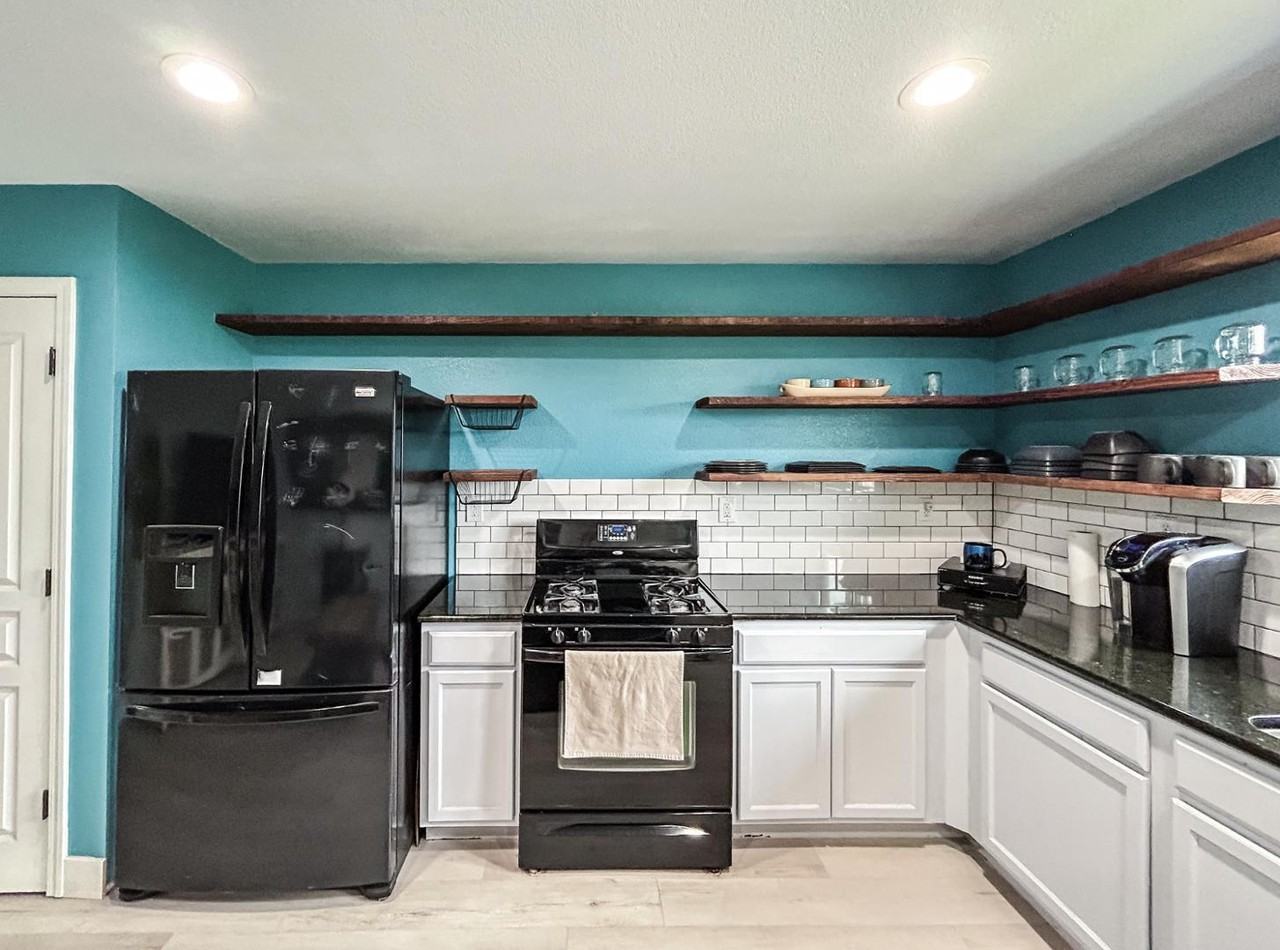 13435 Hodgen Rd - Photo 3 of 12