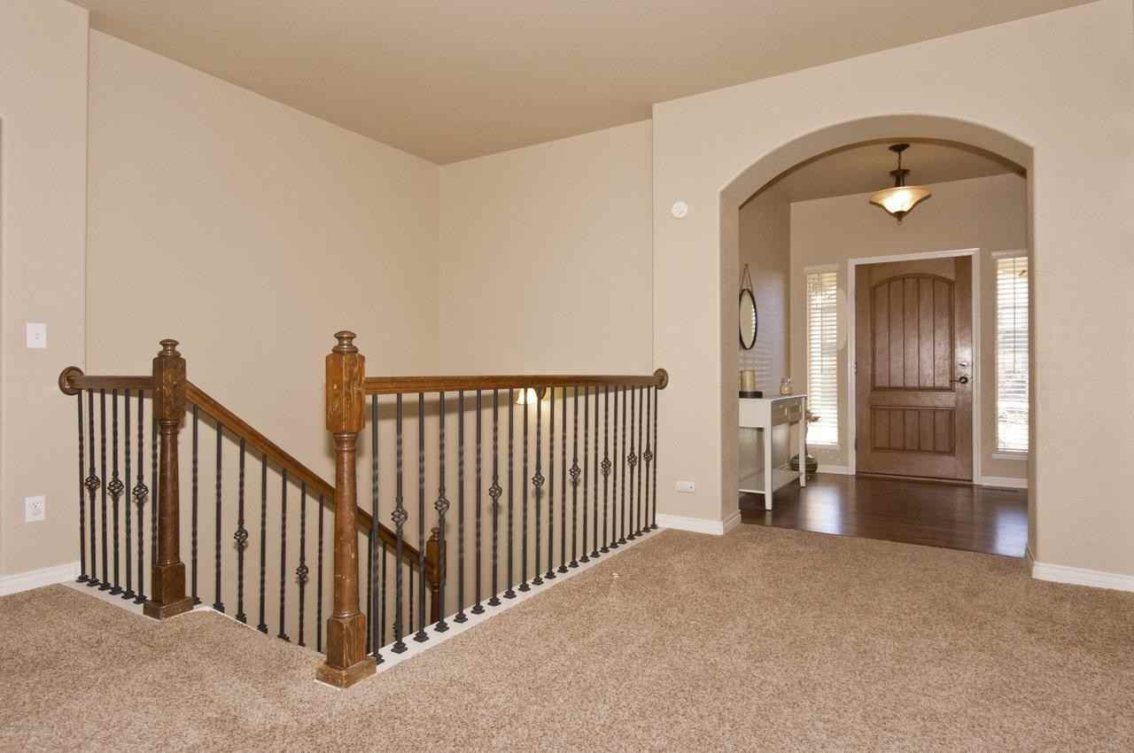 5722 Wolf Village Dr - Photo 3 of 28