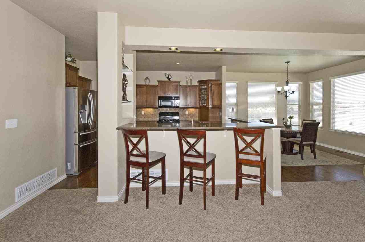 5722 Wolf Village Dr - Photo 7 of 28