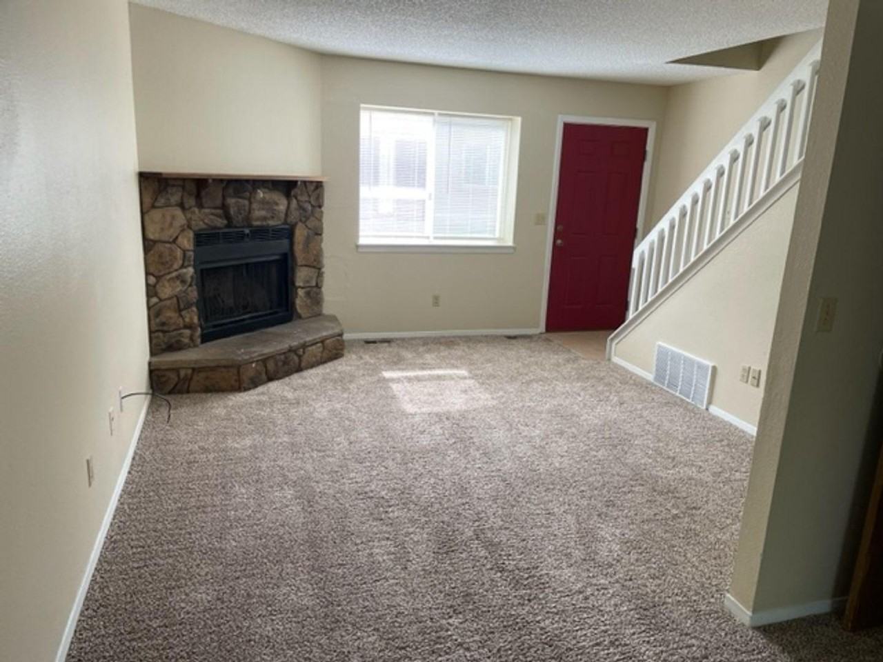 3008 Starlight Cir - Photo 3 of 12