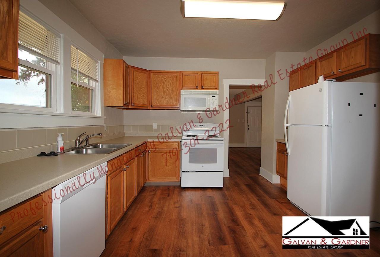 301 E Arvada St - Photo 5 of 17