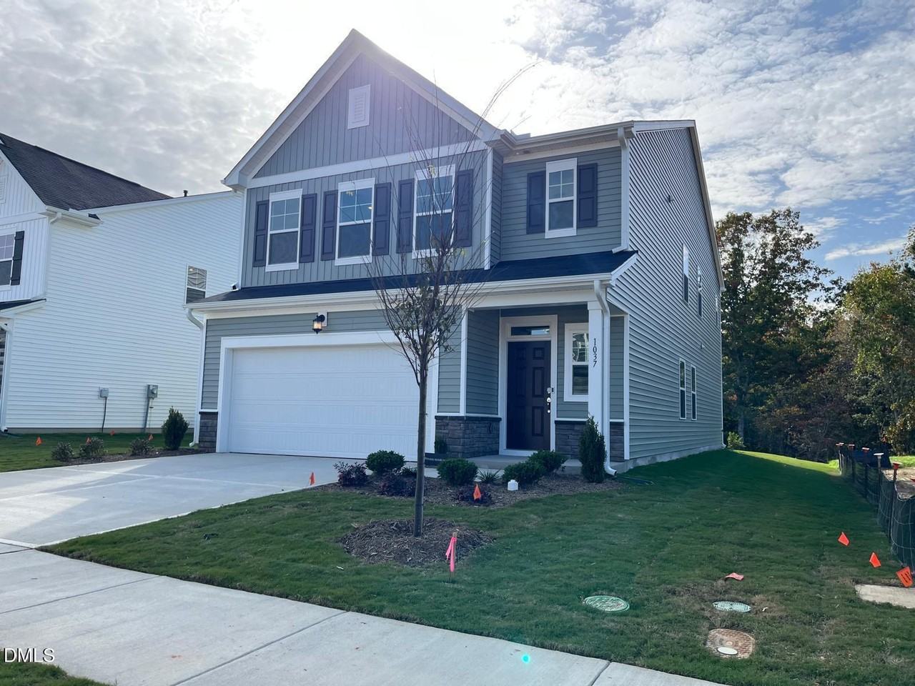 1037 1037 Red Finch Way - Photo 3 of 42