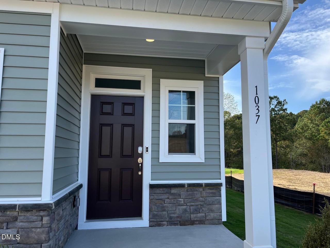 1037 1037 Red Finch Way - Photo 5 of 42