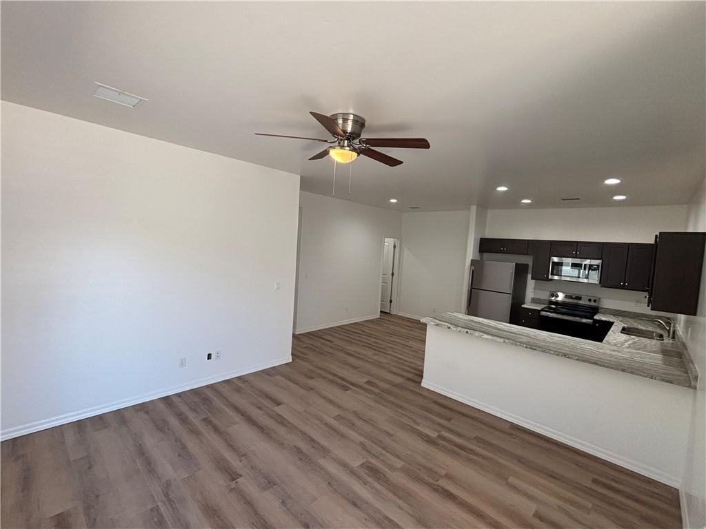 2553 Sycamore Ave - Photo 4 of 33