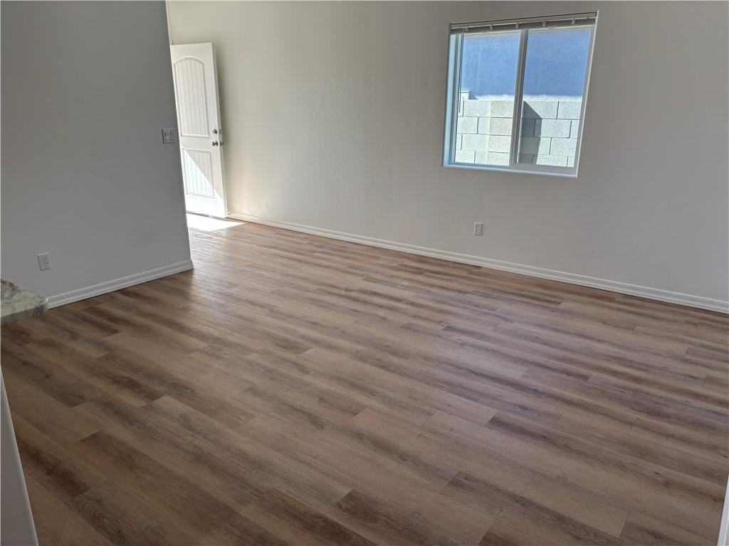 2553 Sycamore Ave - Photo 5 of 33