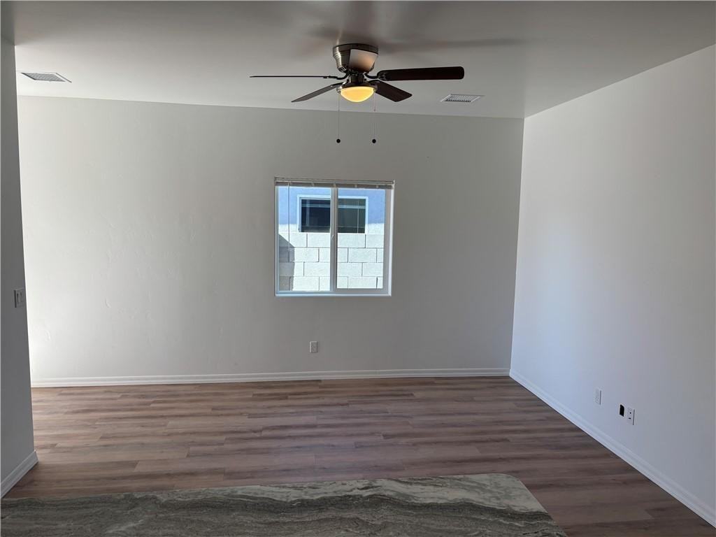 2553 Sycamore Ave - Photo 7 of 33