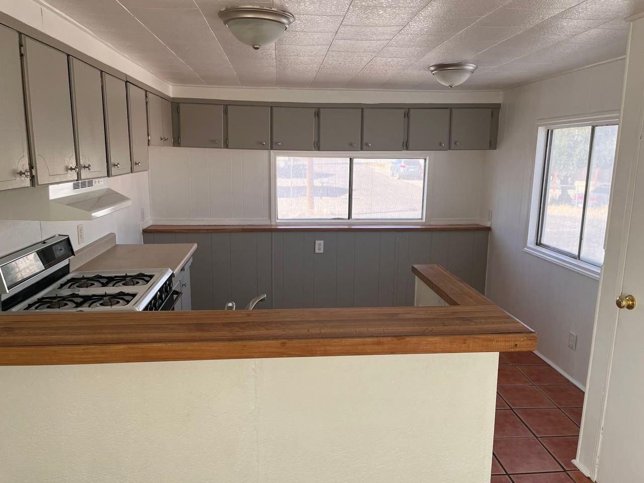 1876 Hualapai Drive - Photo 7 of 11