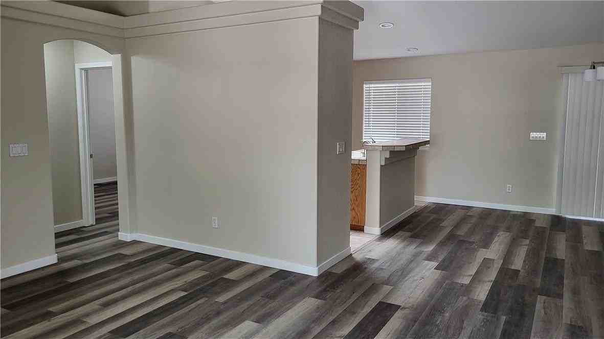 2105 E Crystal Dr - Photo 2 of 16