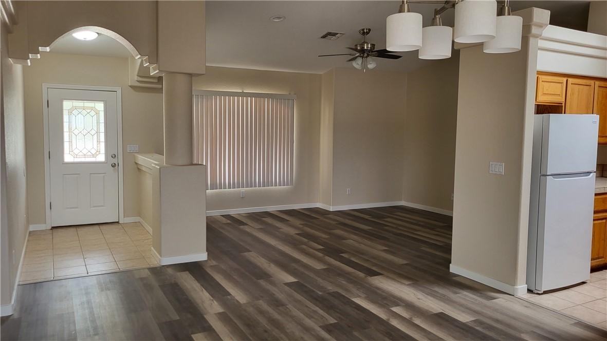 2105 E Crystal Dr - Photo 3 of 16