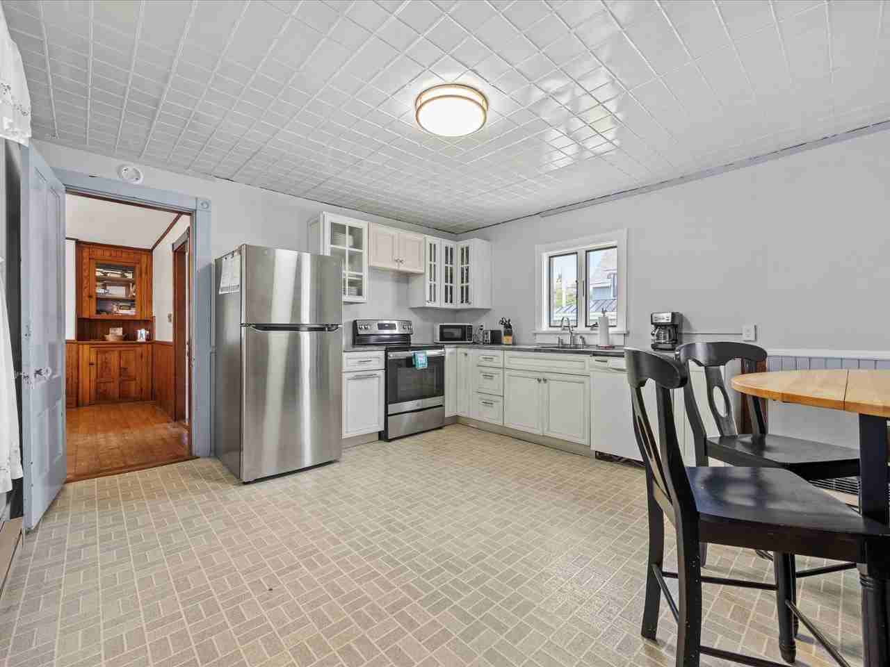 29 Greenwood Ave - Photo 3 of 25