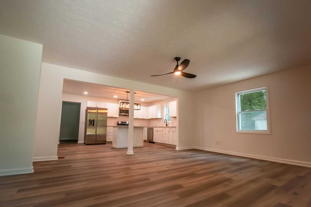 11332 Bells Ferry Rd - Photo 2 of 11