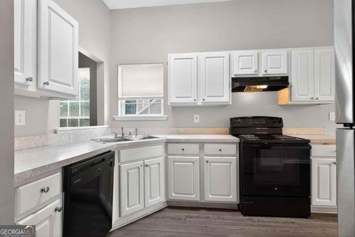 5470 Twin Lakes Dr - Photo 2 of 15