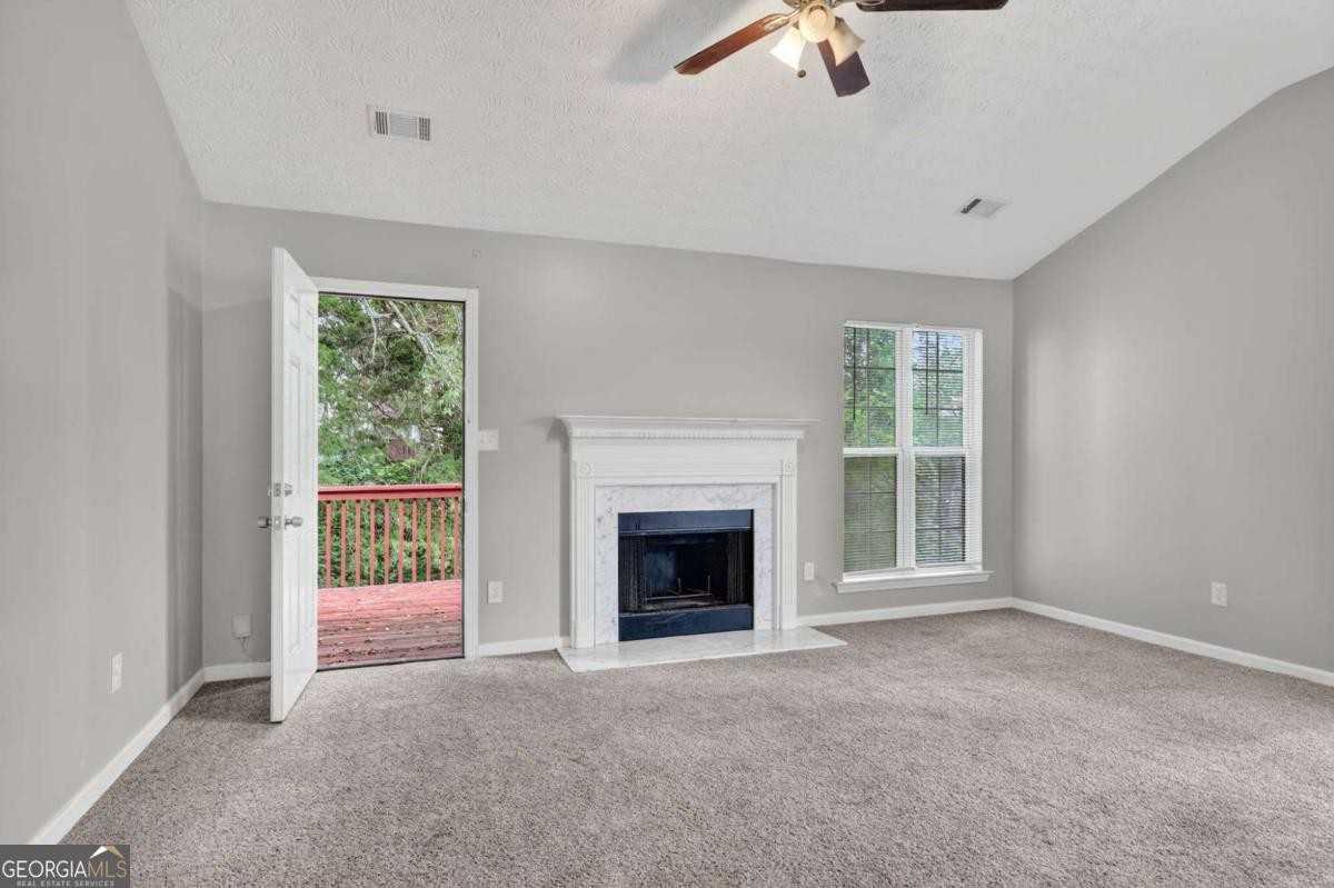 5470 Twin Lakes Dr - Photo 5 of 15