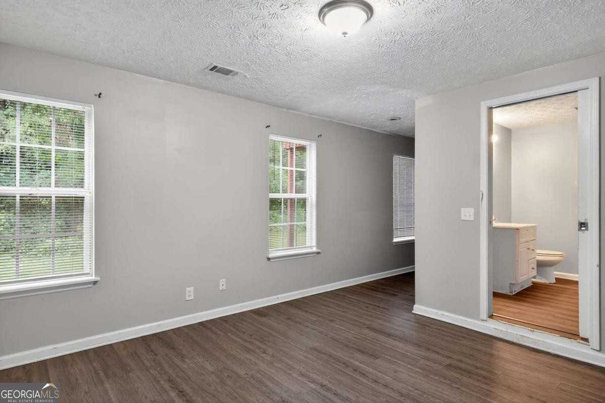 5470 Twin Lakes Dr - Photo 6 of 15