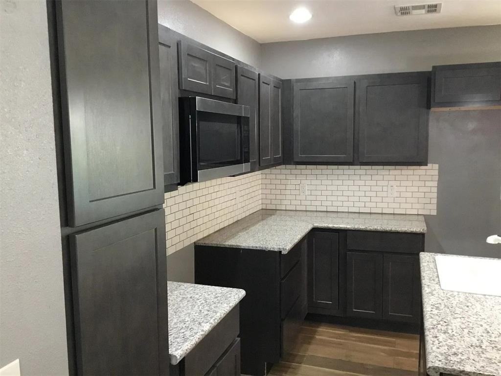 1628 Ne 12th St - Photo 4 of 19