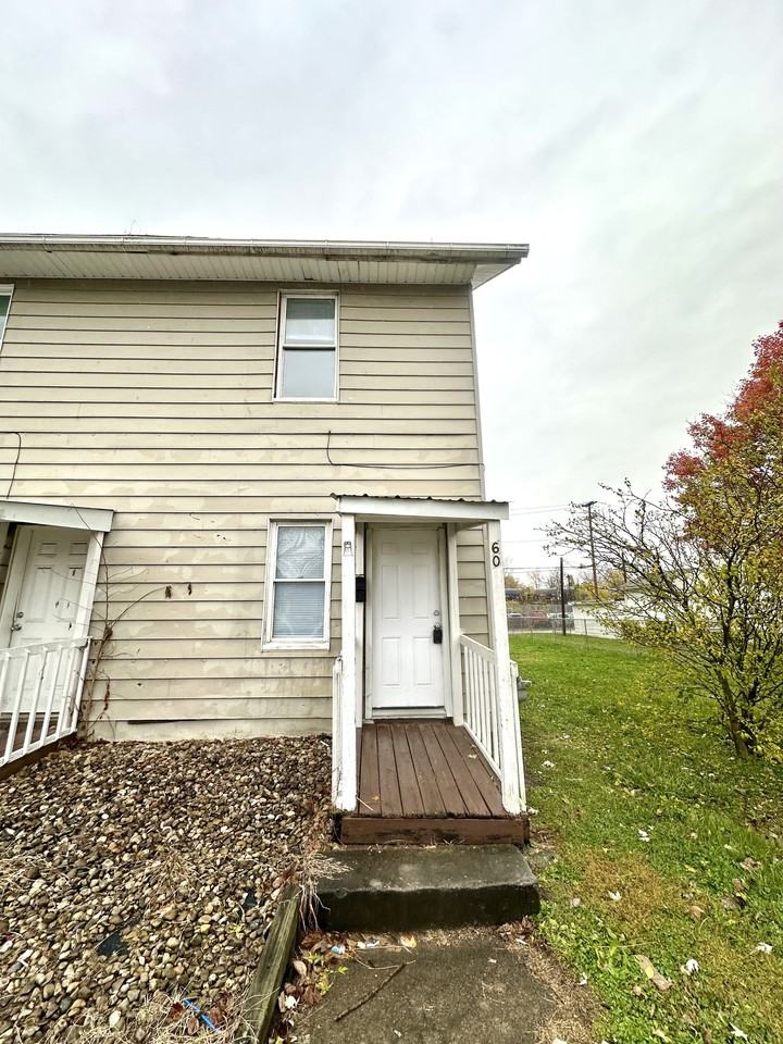 60 Poplar Ave - Photo 2 of 9