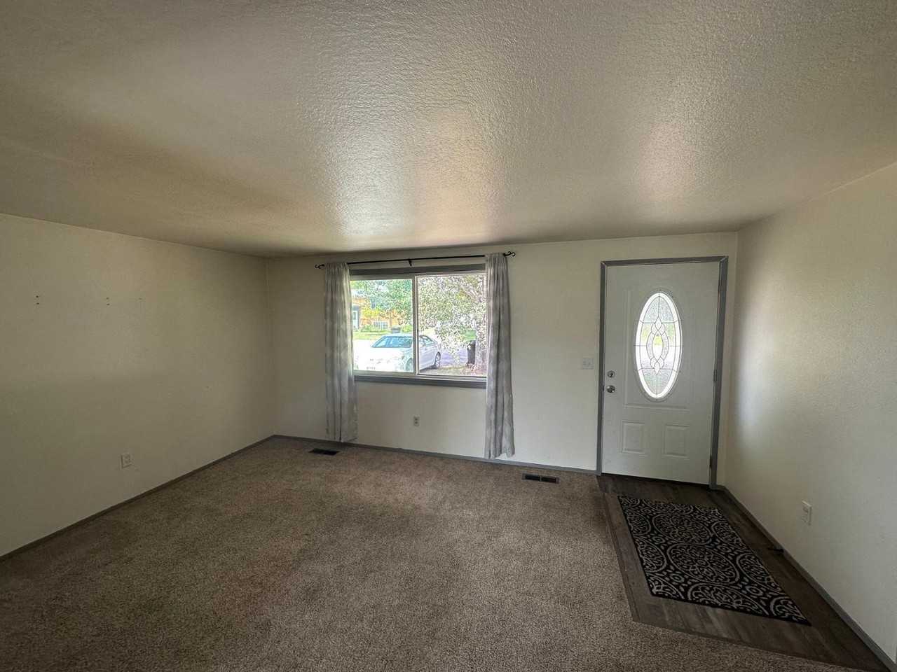 6 Glacier St - Photo 5 of 16