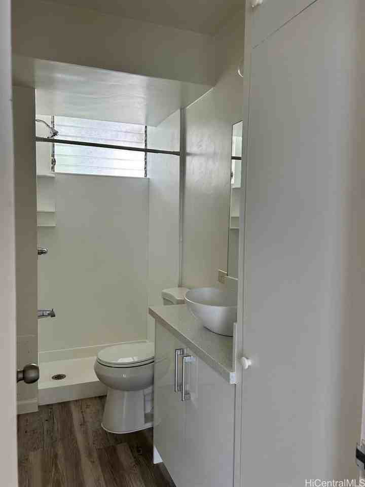 1430 Wilder Ave #301 - Photo 3 of 11