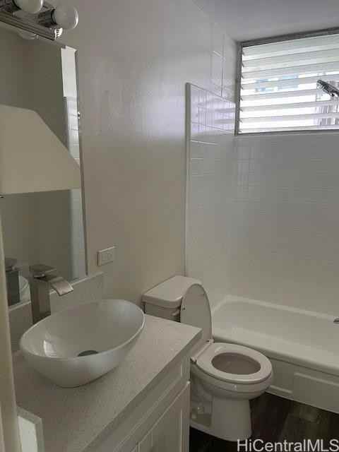 1430 Wilder Ave #301 - Photo 7 of 11