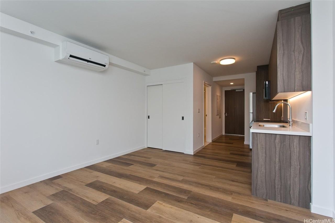 1500 Rycroft St #909R - Photo 3 of 25