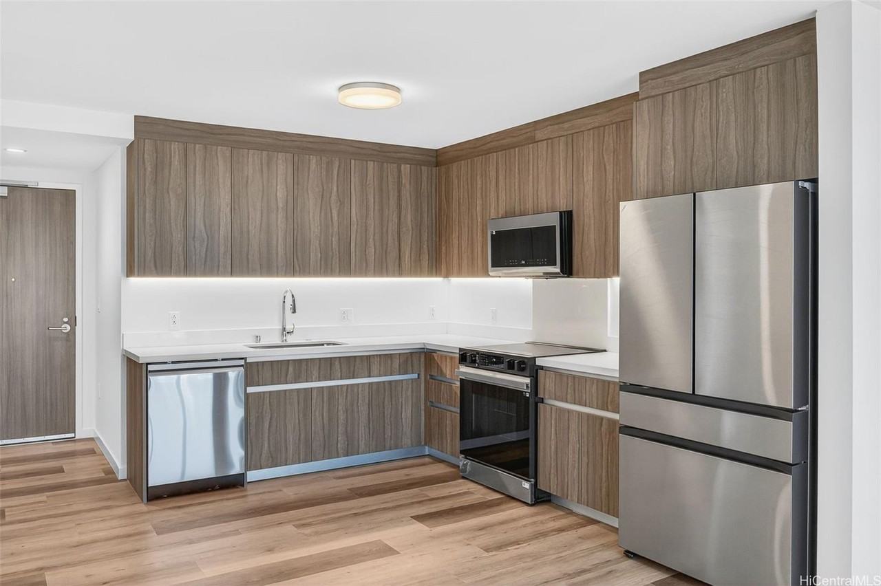 1500 Rycroft St #4305R - Photo 4 of 21