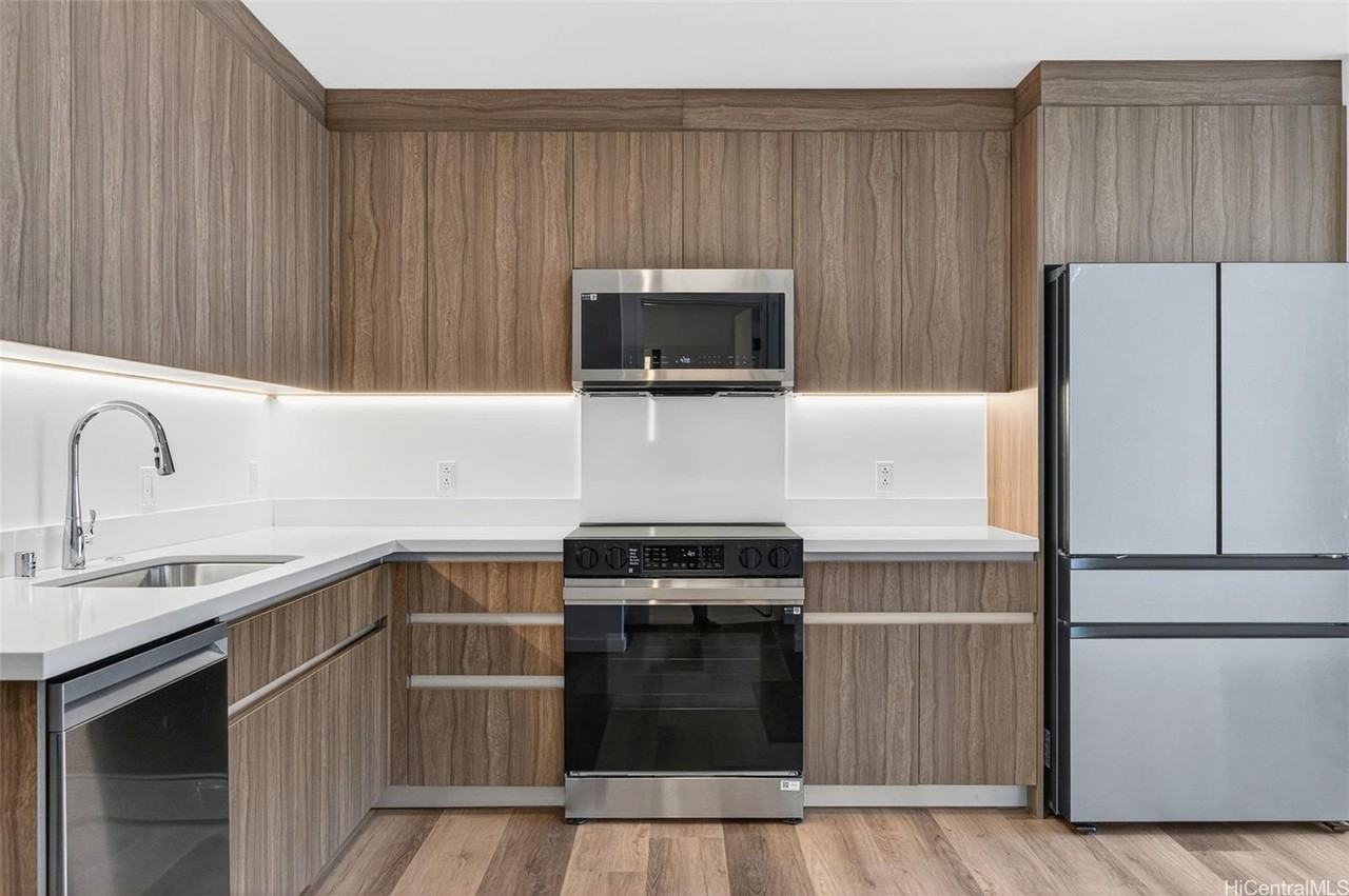 1500 Rycroft St #4305R - Photo 5 of 21