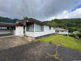 featured image of 3571 Manoa Rd