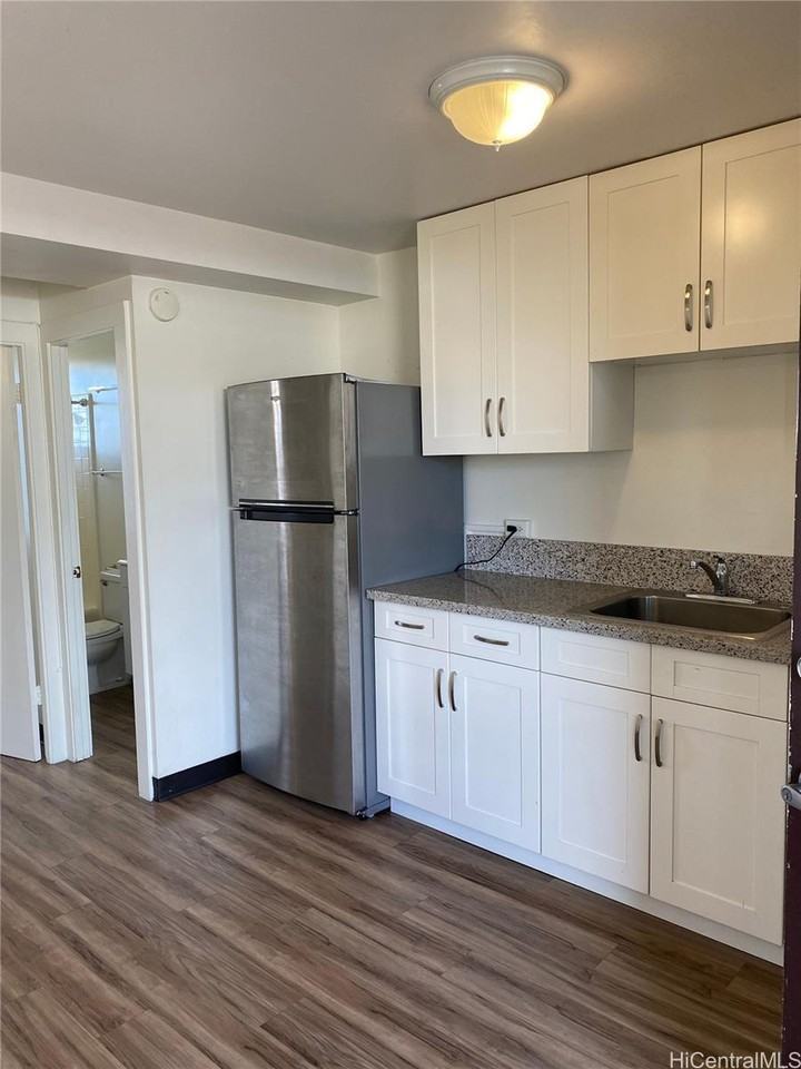 1209 10th Ave #302 - Photo 2 of 15