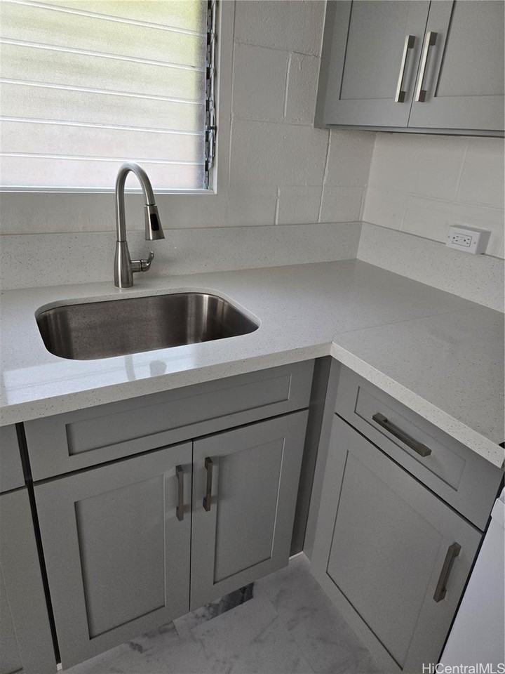 1317 Ahiahi St #A - Photo 3 of 13