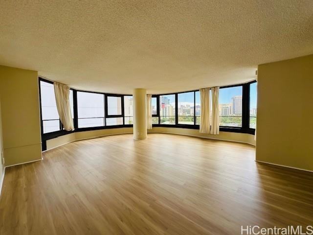 1910 Ala Moana Boulevard #12D - Photo 2 of 10