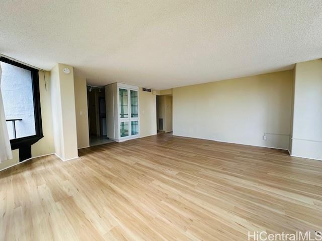 1910 Ala Moana Boulevard #12D - Photo 3 of 10