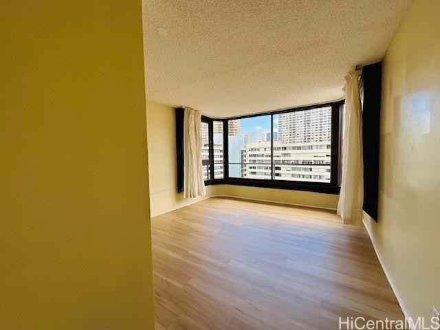 1910 Ala Moana Boulevard #12D - Photo 4 of 10