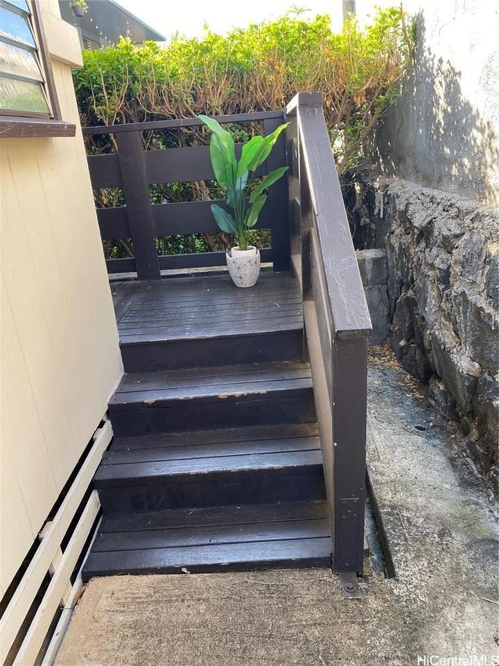 54 Hialoa St #A - Photo 2 of 15