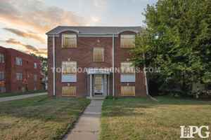 featured image of 2238 W Sylvania Ave #4