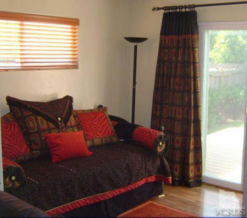 141 Burbank Ave - Photo 3 of 6