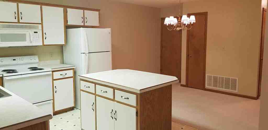 505 E Smith St #A - Photo 3 of 8