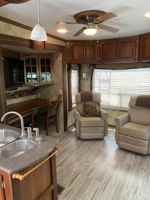 featured image of 6124 Parkway E