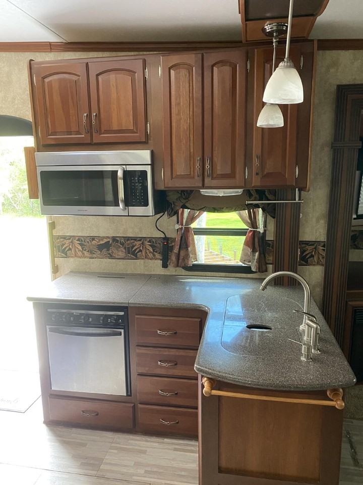 6124 Parkway E - Photo 6 of 16